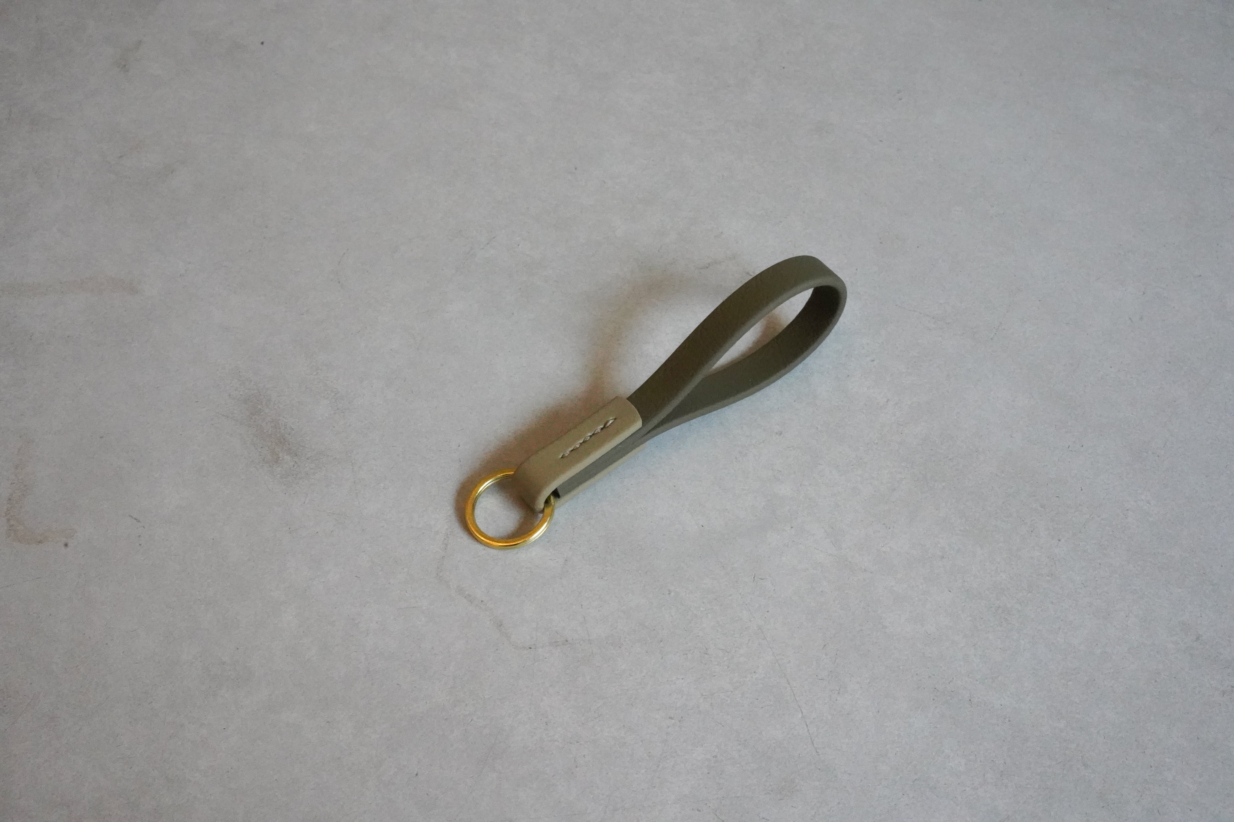 <transcy>Fat leather key ring small</transcy>